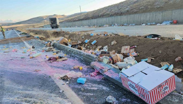 6 araç birbirine girdi, 3 kişi yaralandı